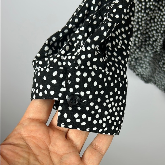 Alexander Jordan Black and White Buttoned Long Sleeve Blouse Size XL - Picture 5 of 9